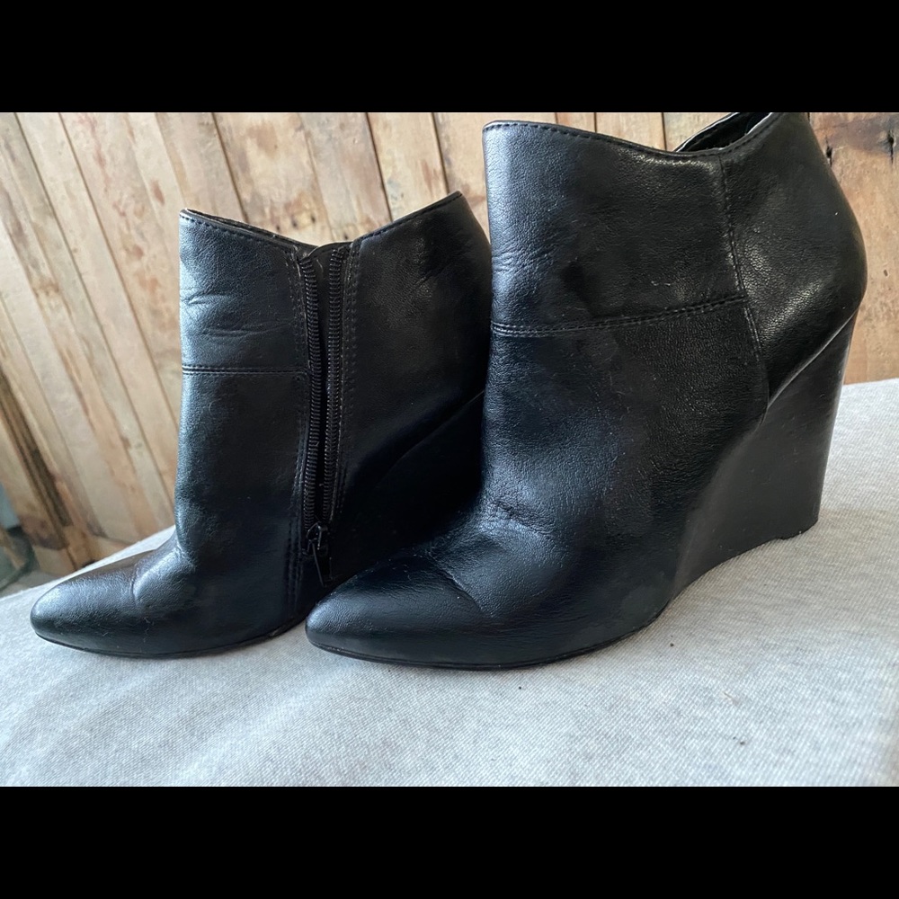 Shoes - Picture 3 of 4